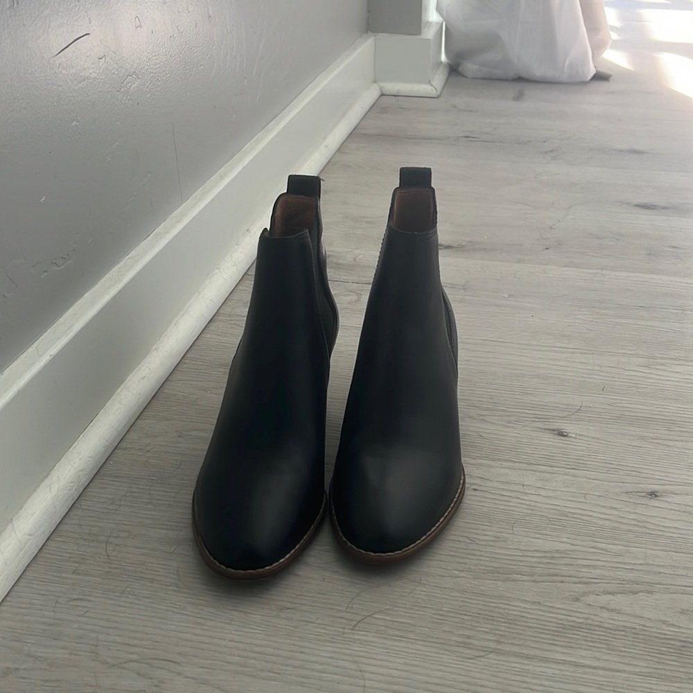 LIKE NEW madewell leather booties